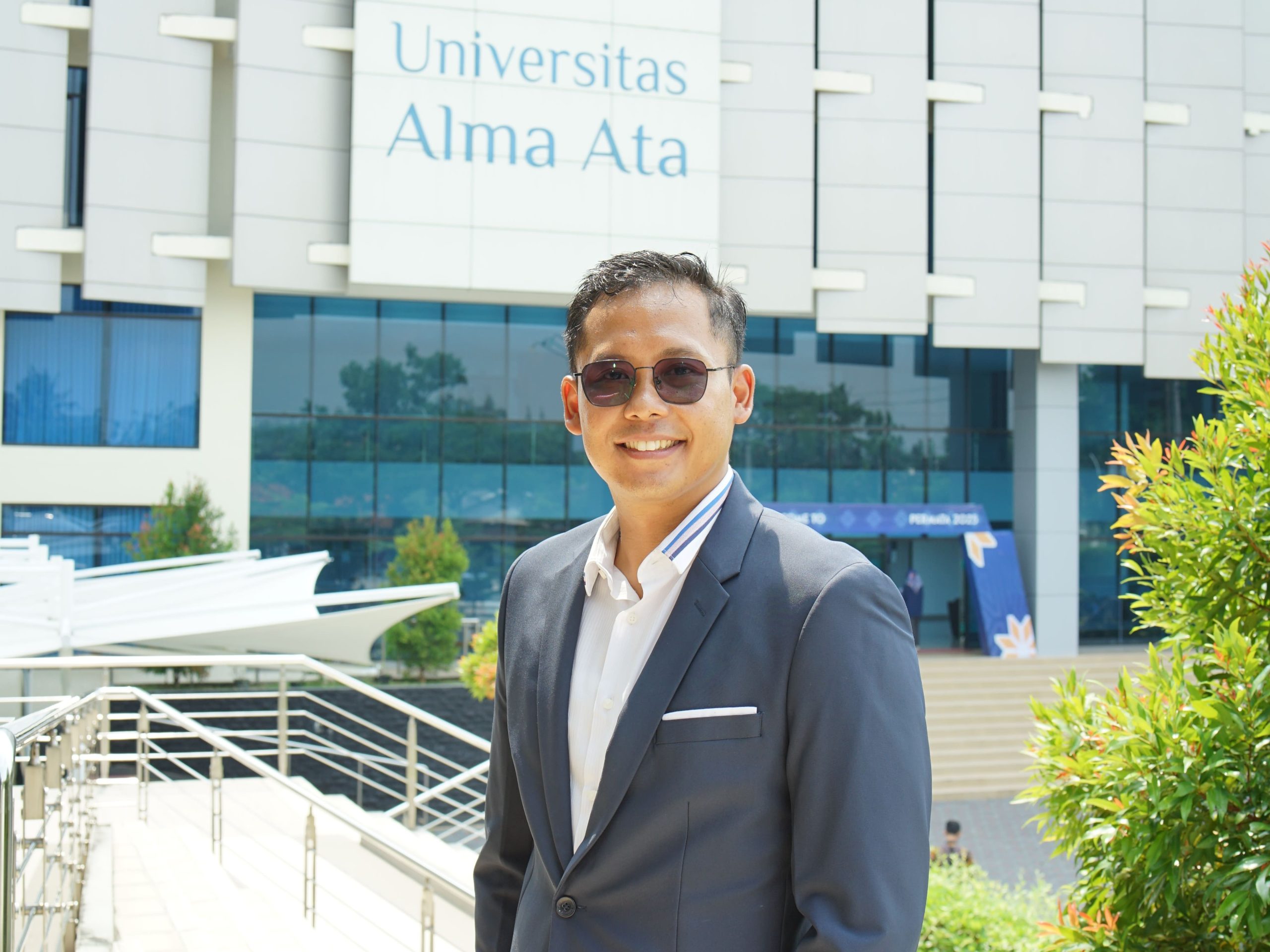 Ragil Satria Wicaksana, S.E.I., M.S.I - 2 Ratih Purbowisanti